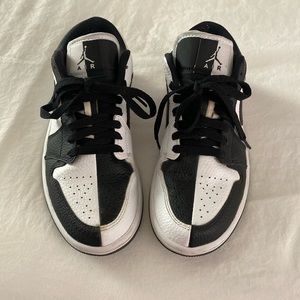 BLACK & WHITE JORDANS